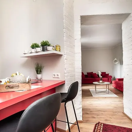 Апартаменты Cozy In The Centre And Free Parking *